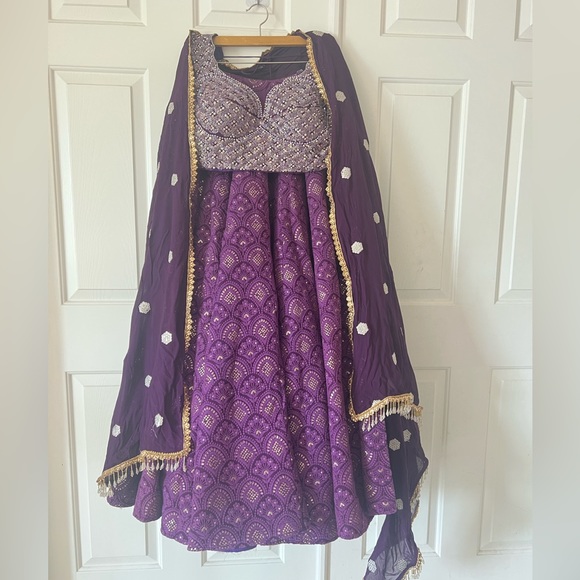 Heavy designer lehenga set - Picture 8 of 15